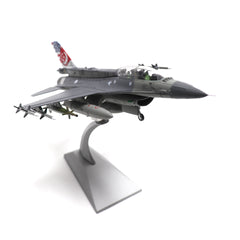 1/72 F-16D Fighting Falcon Diecast Metal Model - Singapore Air Force Two-Seat Fighter Jet with Stand by NUOTIE