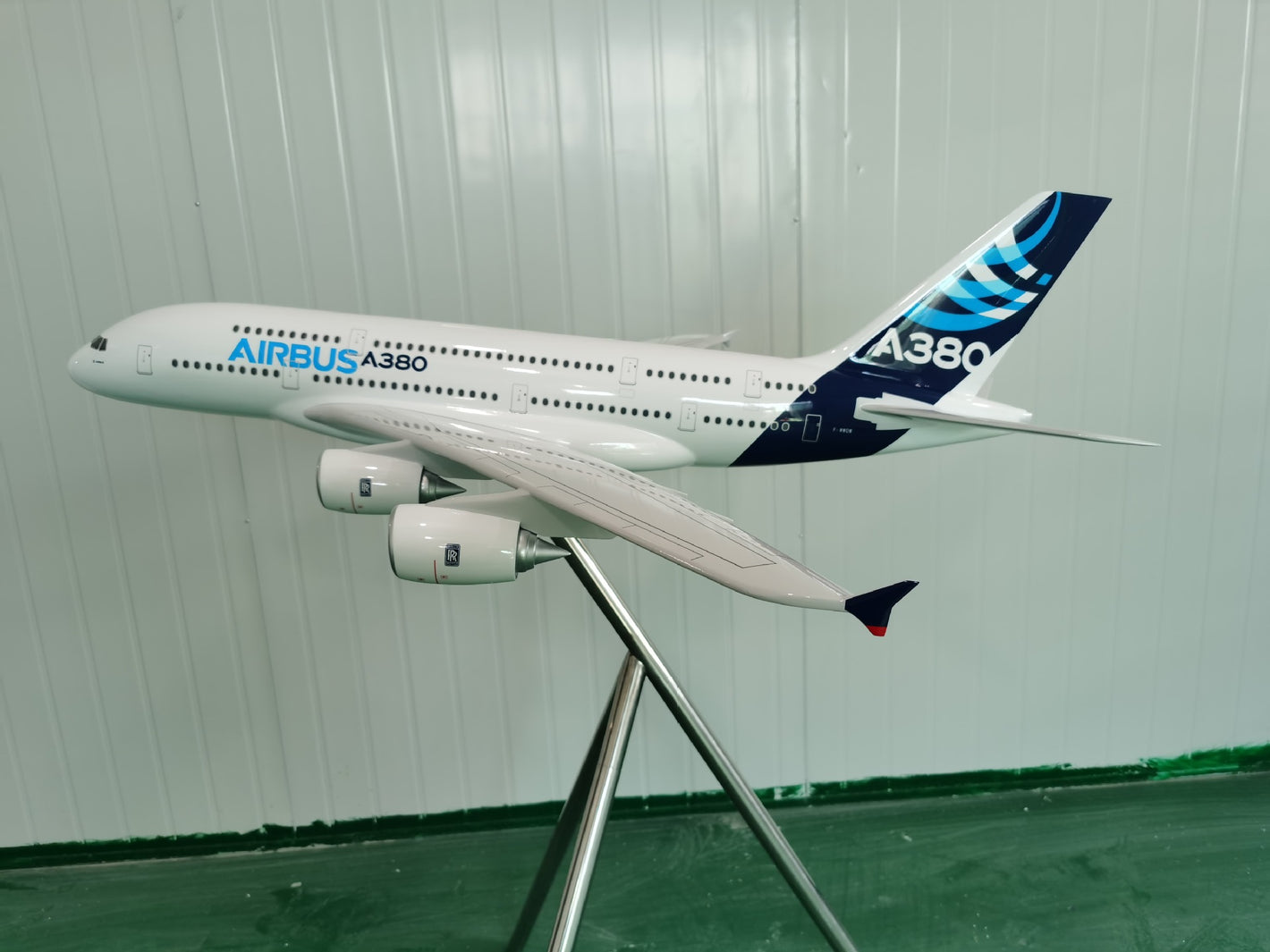 AIRPLANE MODEL AIRBUS 380 Large display model