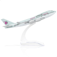 1/400 Diecast Metal Qatar Airways Boeing 747 Passenger Jet Model, Collector's Display by QIYUMOKE