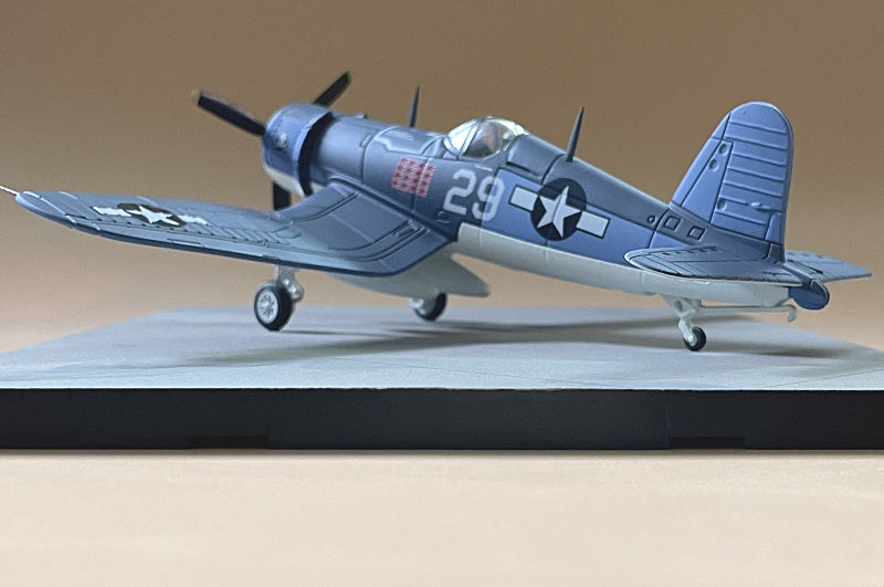 F4U Corsair has arrived! Unboxing selfie of the 1:72 diecast model