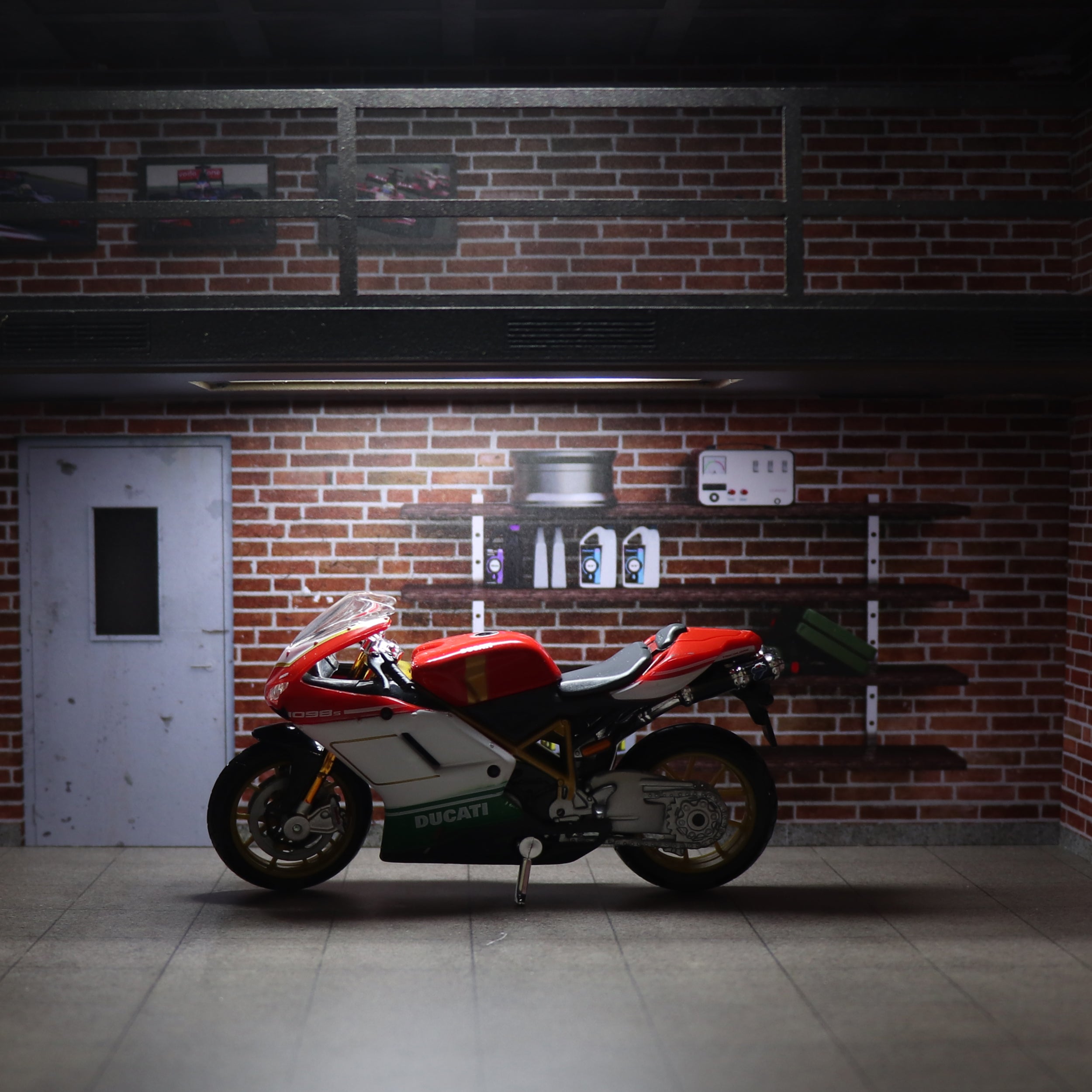 1:18 Die-cast Ducati 1098S Motorcycle Scale Model, MAISTO