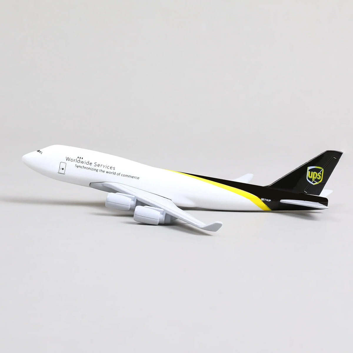 QIYUMOKE Boeing 747 UPS cargo plane diecast model in white and black, side profile view