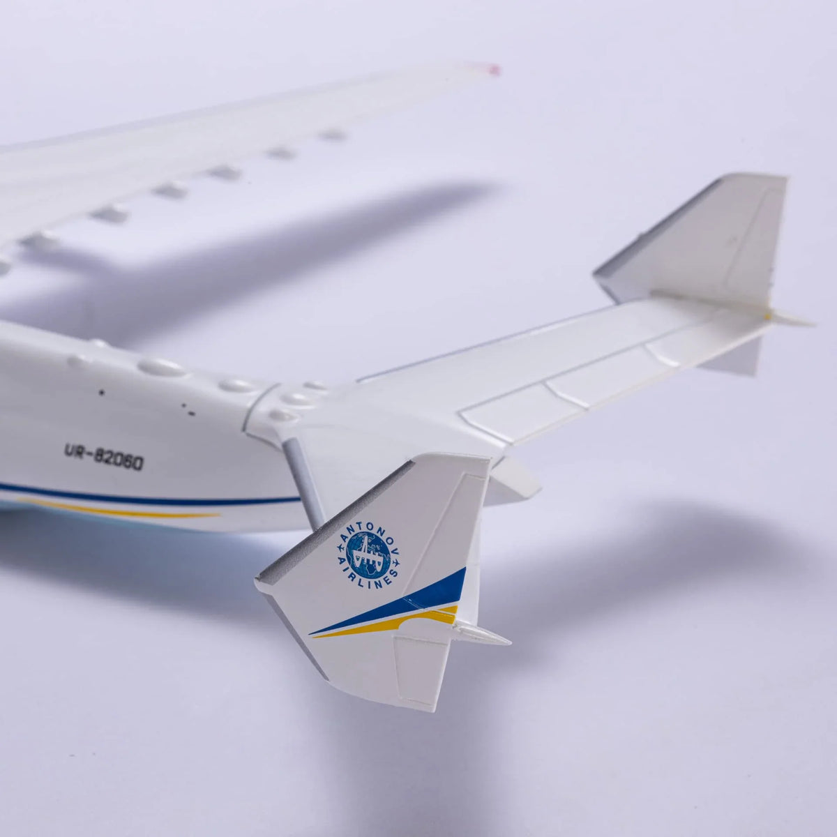 QIYUMOKE Antonov AN-225 Mriya die-cast model aircraft tail view with logo