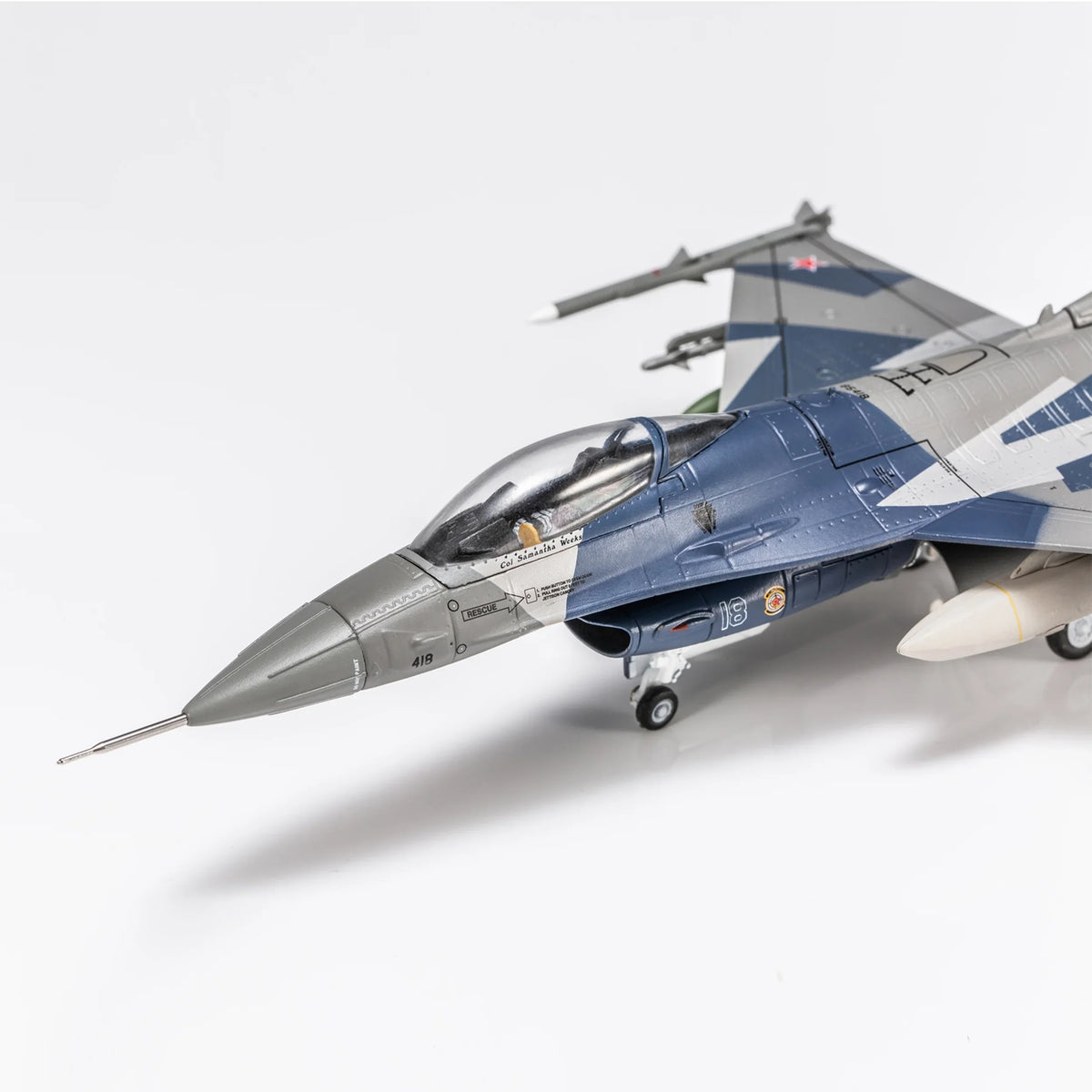 NUOTIE F-16C Fighting Falcon model close-up showing cockpit and missile details