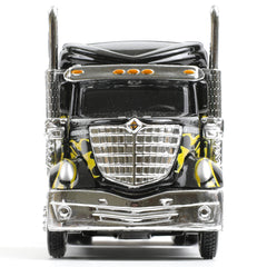 1:64 Die-cast International Lonestar Container Semi Truck Scale Model with Figure, MAISTO