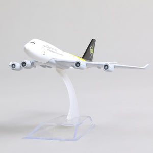 QIYUMOKE Boeing 747 UPS cargo plane diecast model side view on display stand