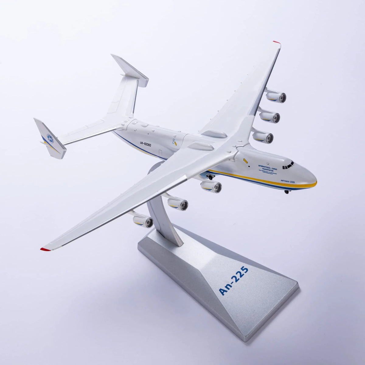 QIYUMOKE Antonov AN-225 Mriya die-cast model aircraft top view