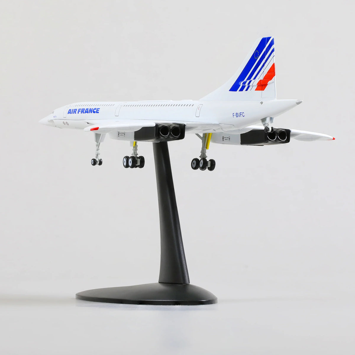 QIYUMOKE Concorde model in Air France livery, side view, static display aircraft