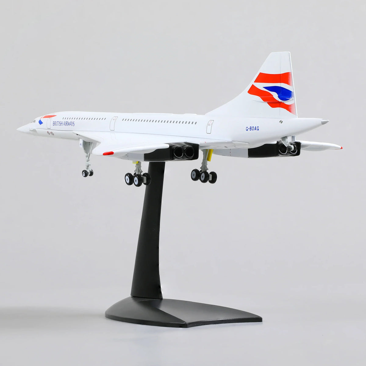 QIYUMOKE Aerospatiale/BAC Concorde model with British Airways livery, side profile view on stand