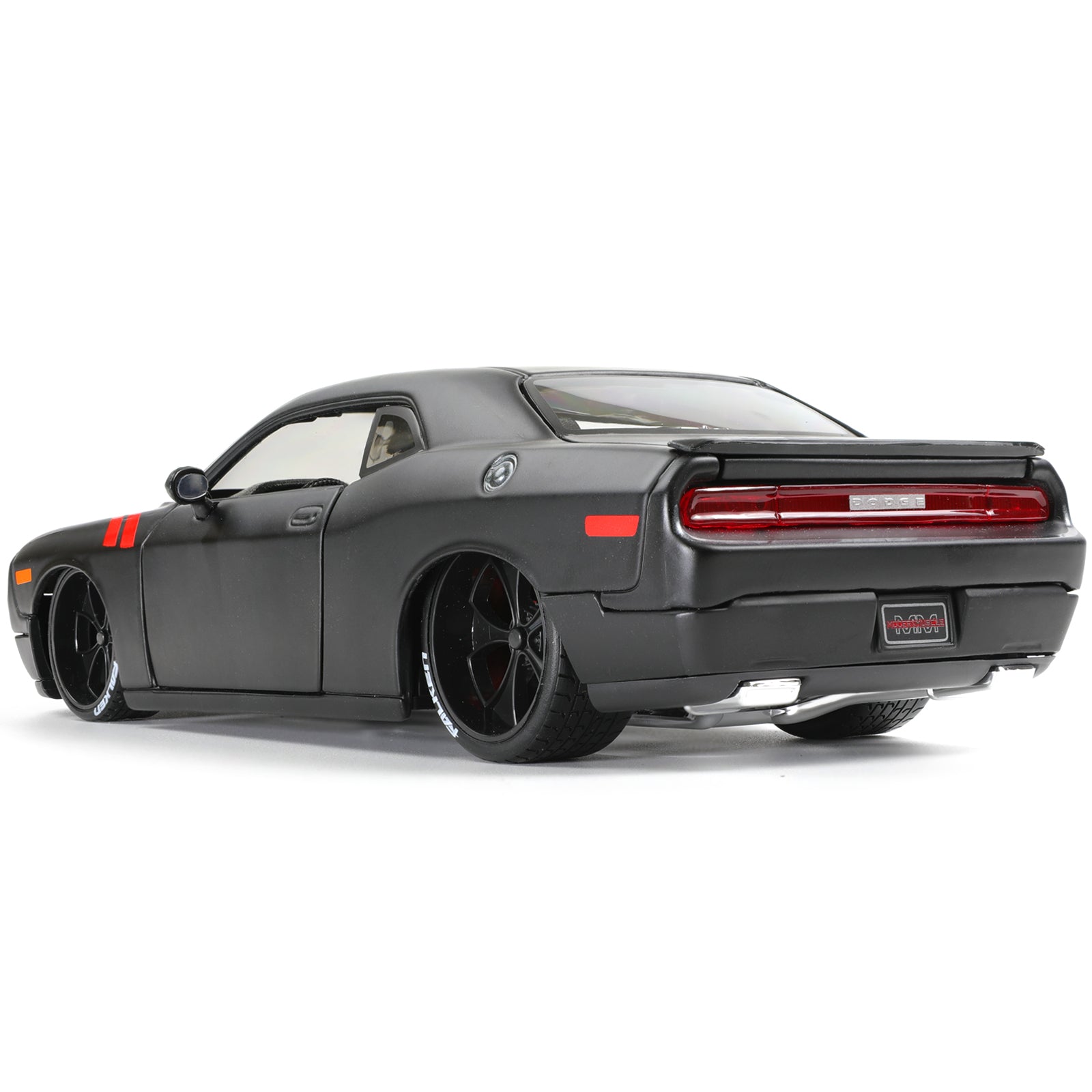 1:24 Die-cast 2008 Dodge Challenger Muscle Car Scale Model Building Kit, MAISTO