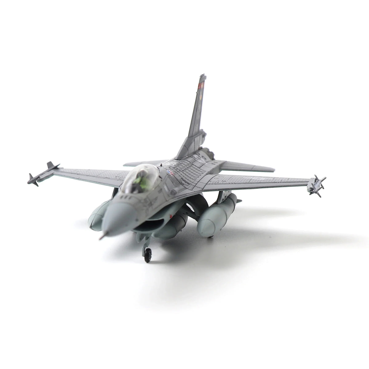 NUOTIE F-16C Fighting Falcon model in gray with front view and missile attachments