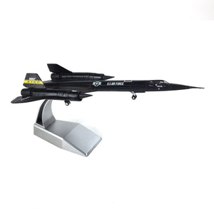 NUOTIE 1/144 Lockheed SR-71 Blackbird diecast metal model aircraft angled view on stand
