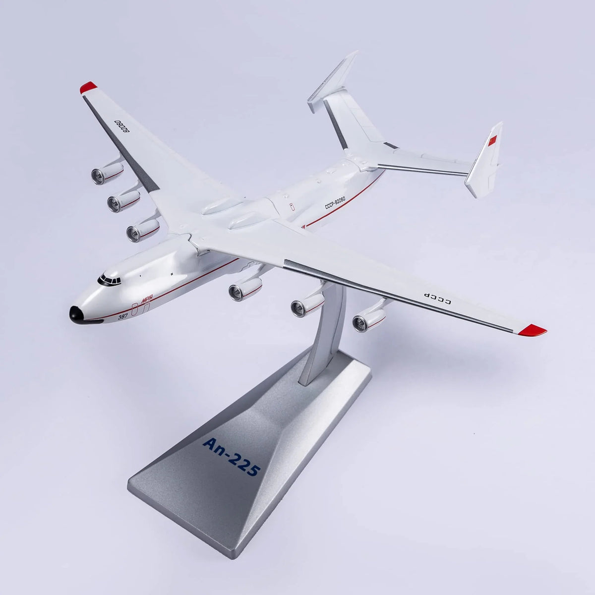 QIYUMOKE Antonov AN-225 Mriya diecast model aircraft on display stand, top view