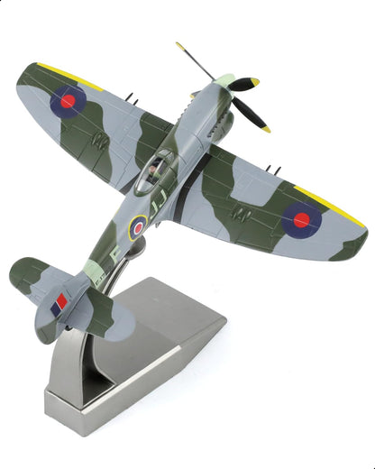 NUOTIE 1/72 Hawker Tempest aircraft with authentic camouflage, top view on display stand