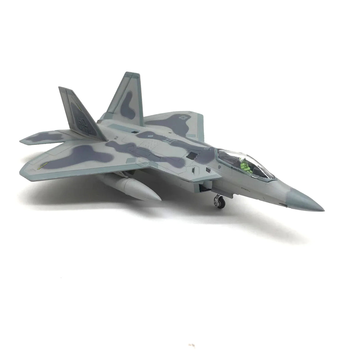 NUOTIE F-22 Raptor diecast model, top view showcasing details