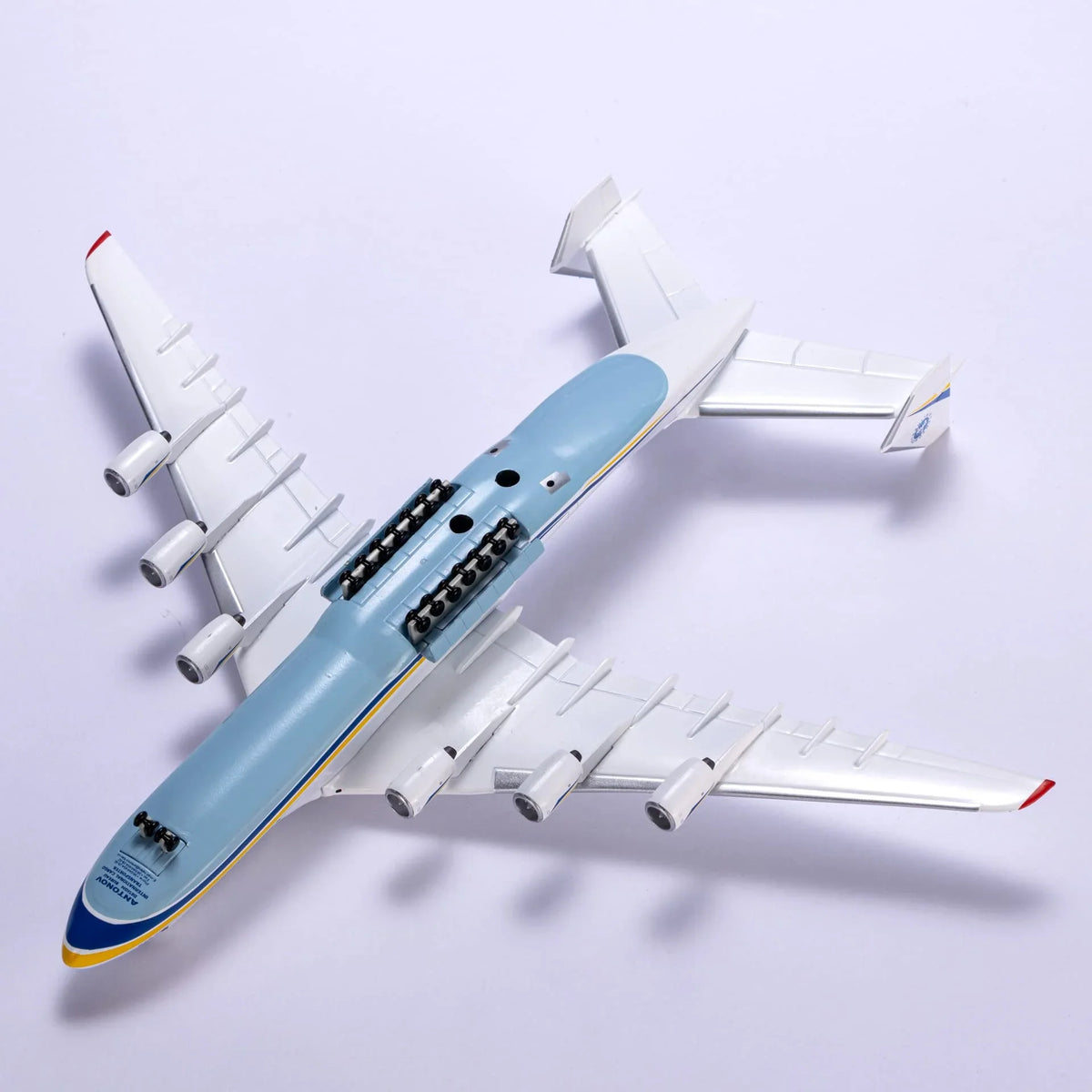 QIYUMOKE Antonov AN-225 Mriya die-cast model aircraft underside view