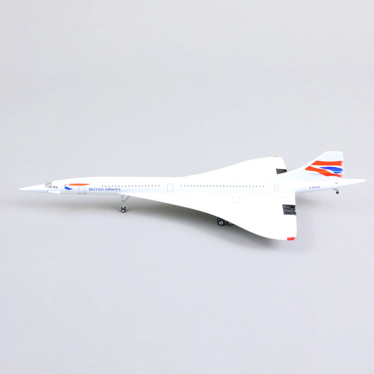 QIYUMOKE Aerospatiale/BAC Concorde model with British Airways livery, side view on stand