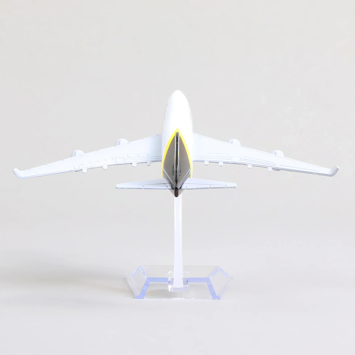 QIYUMOKE Boeing 747 UPS cargo plane diecast model front view on stand