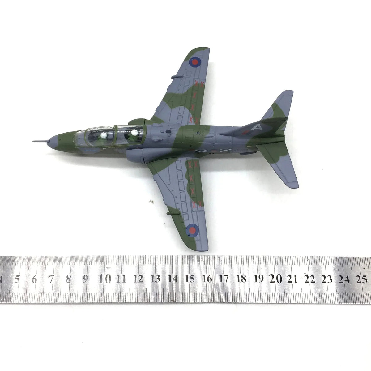 NUOTIE 1/100 BAE Systems Hawk model in green and gray aircraft top view