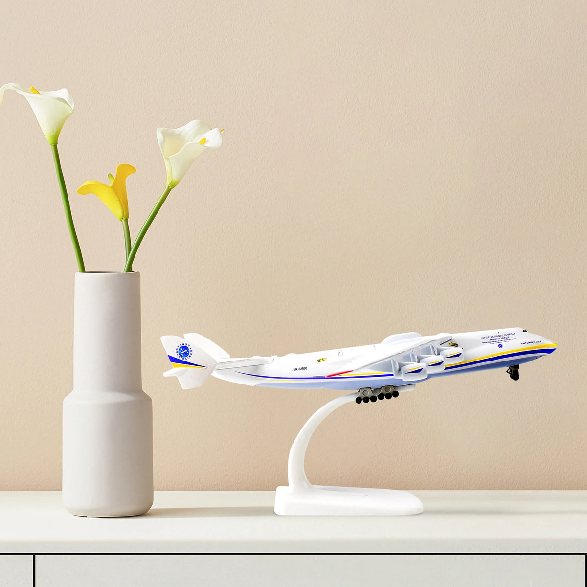 QIYUMOKE 1/400 Antonov AN-225 Mriya diecast model in Ukrainian livery displayed on a stand