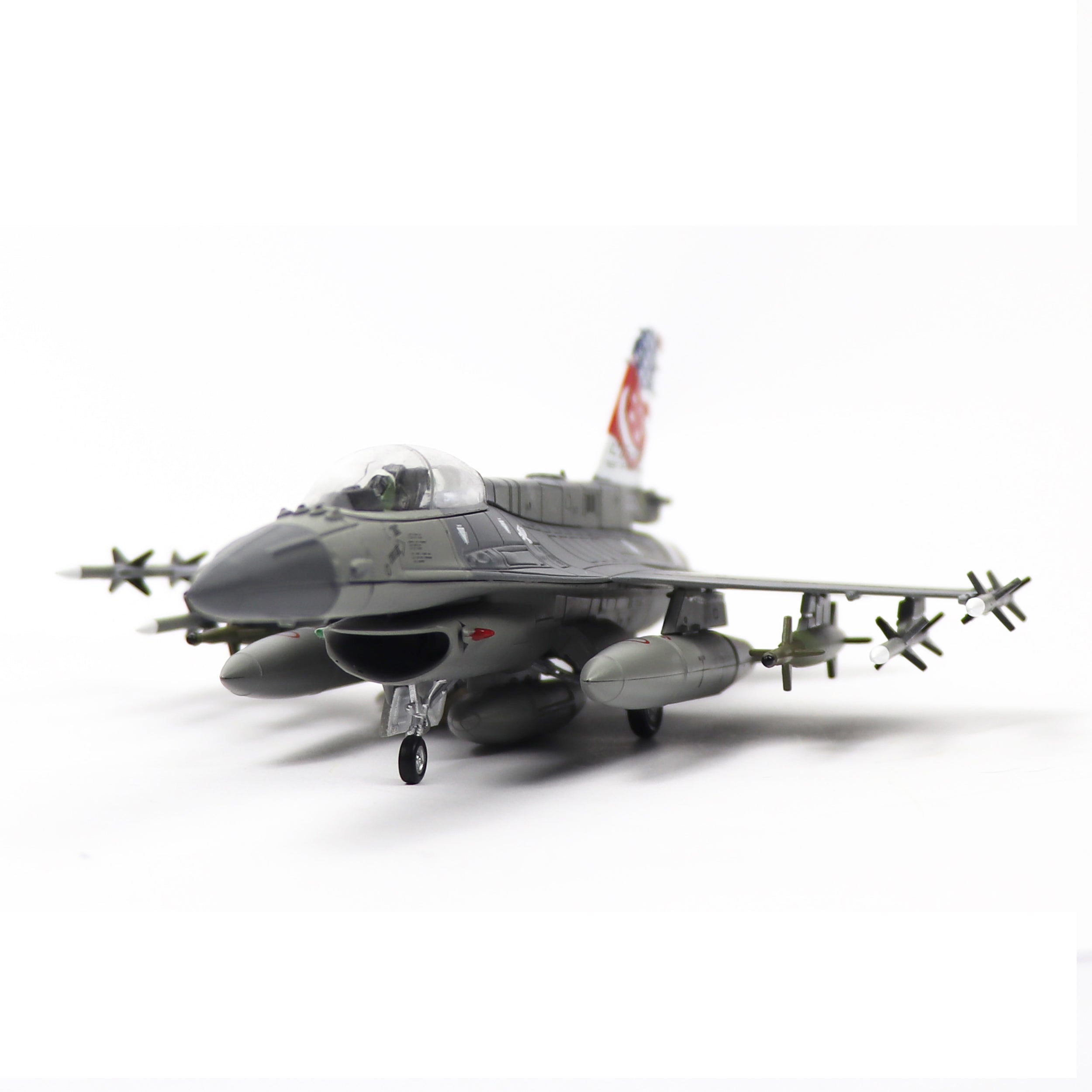 NUOTIE 1/72 Scale F-16D Fighting Falcon Airplane Pre-Build