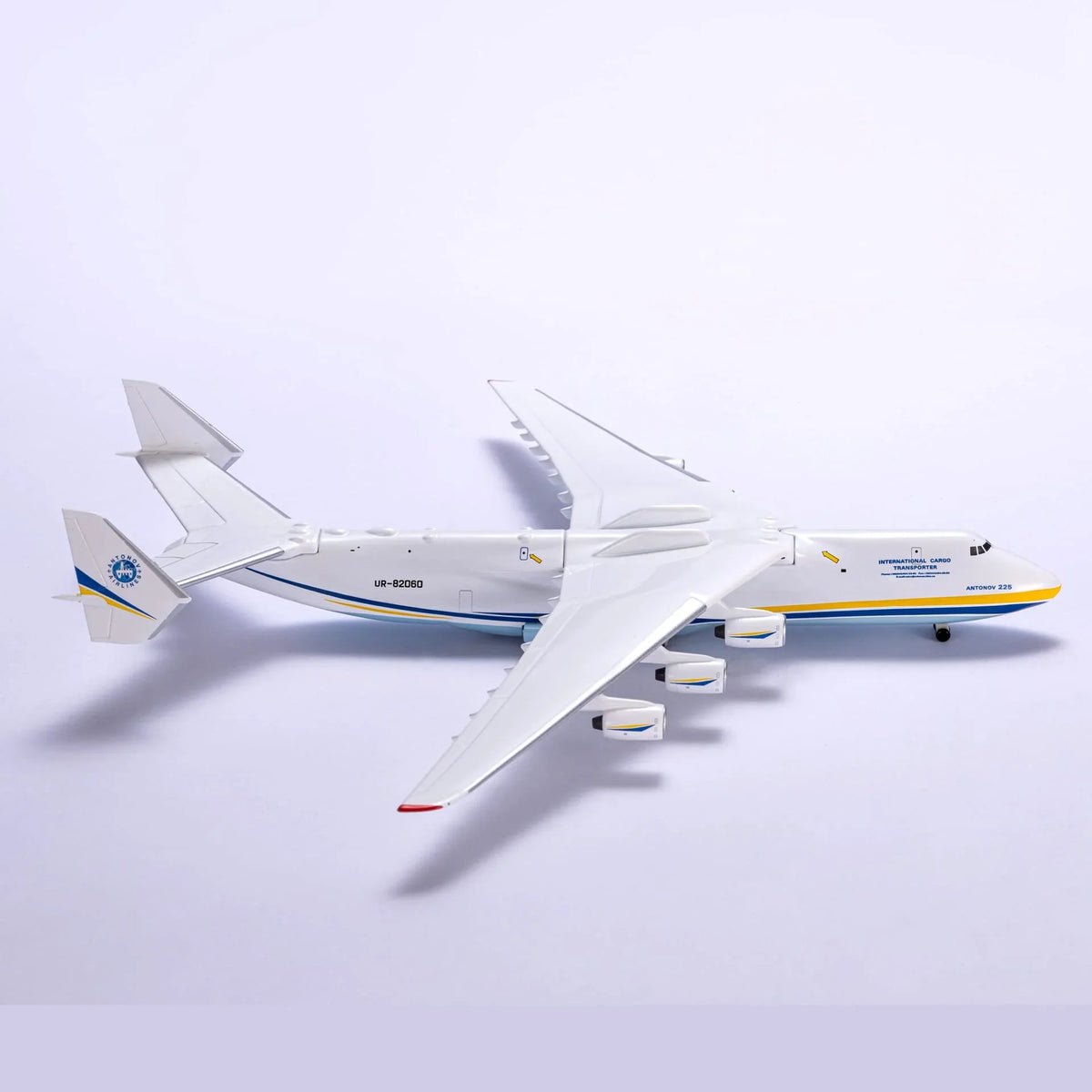 QIYUMOKE Antonov AN-225 Mriya die-cast model aircraft side view