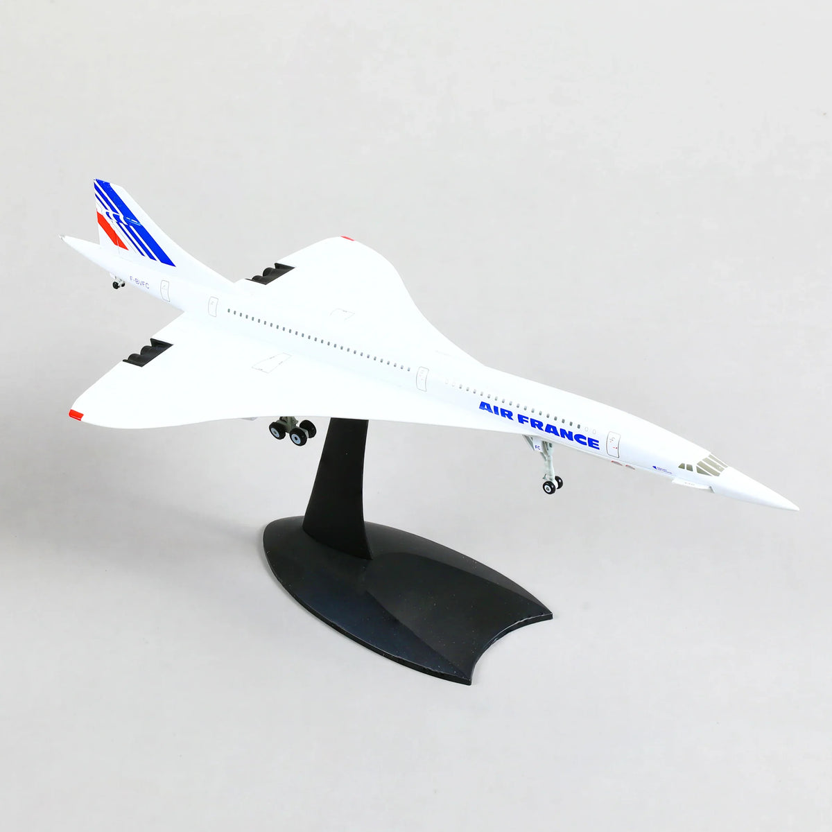 QIYUMOKE Concorde Air France diecast airplane model in white, angled top view on display stand