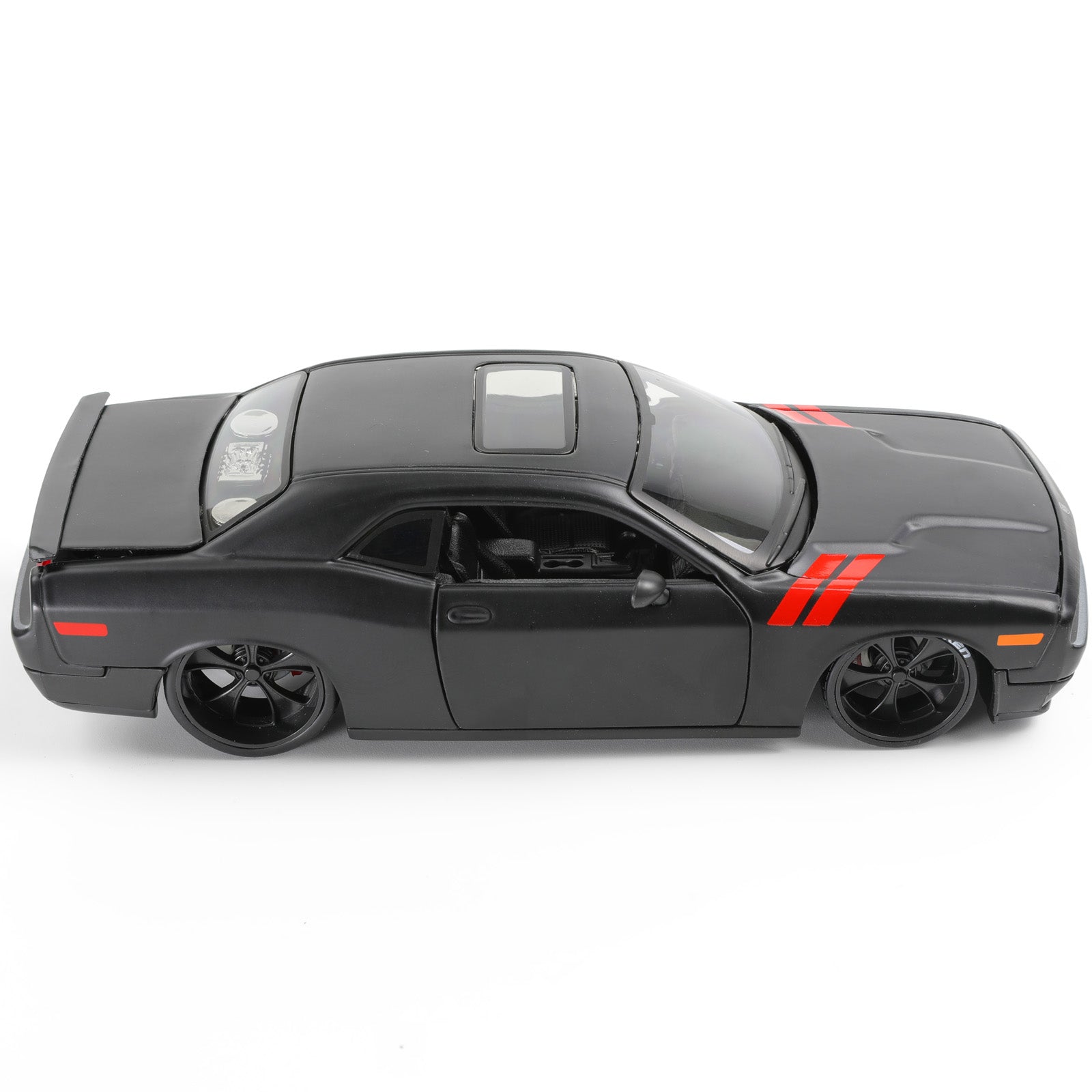 1:24 Die-cast 2008 Dodge Challenger Muscle Car Scale Model Building Kit, MAISTO