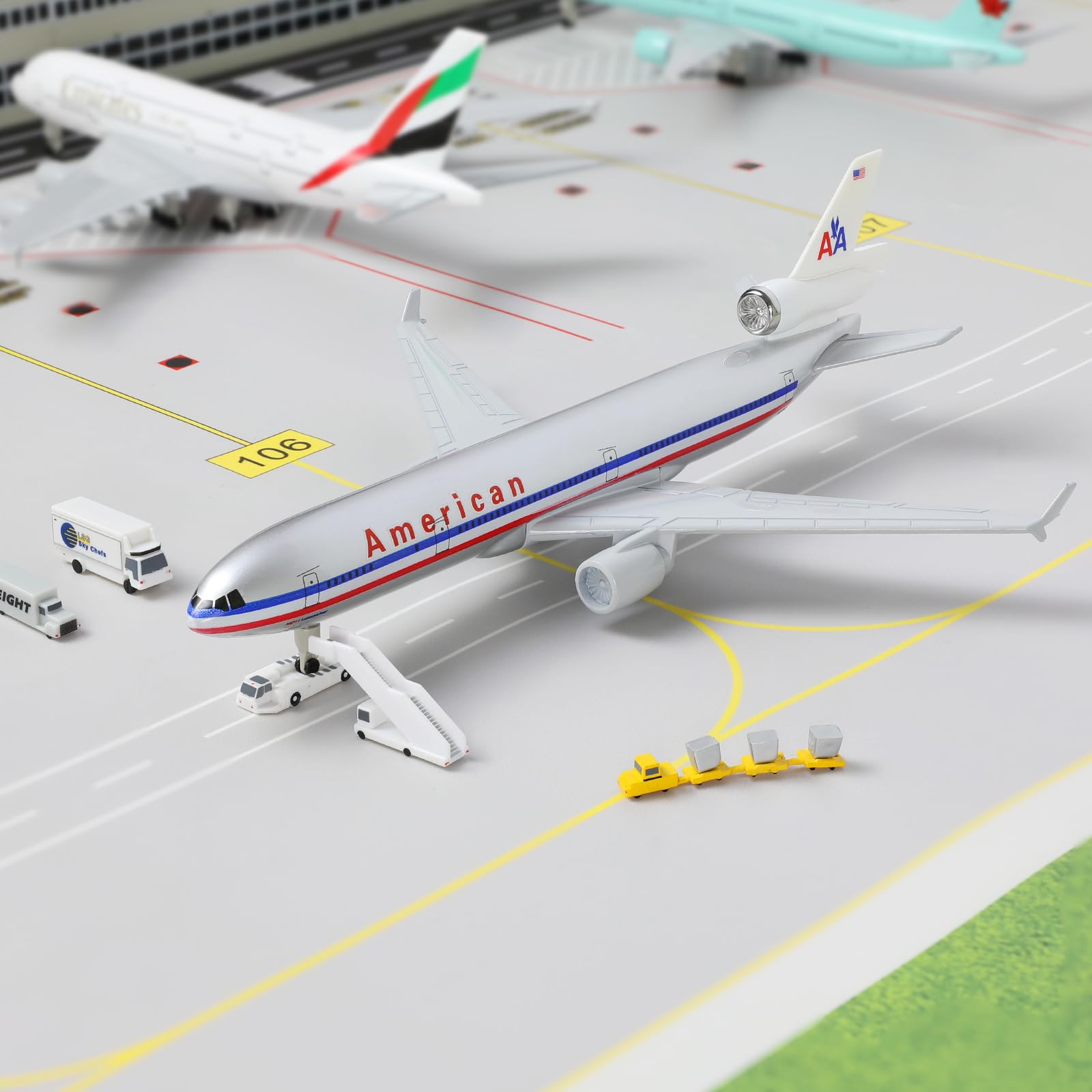 1/300 American Airlines MD-11 Passenger Airliner Model, Diecast Metal Collector's Display by QIYUMOKE
