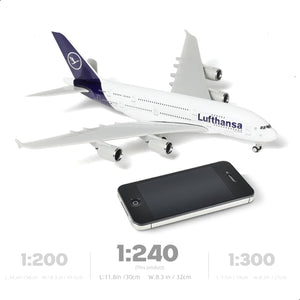 QIYUMOKE Lufthansa Airbus A380 model in navy and white, top view with smartphone for size reference