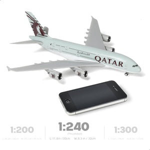 QIYUMOKE Qatar Airways Airbus A380 model aircraft with smartphone for size comparison