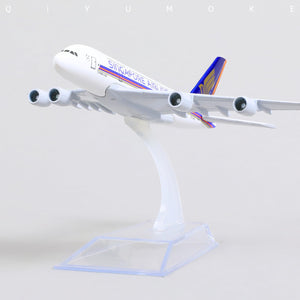 QIYUMOKE Singapore Airlines Airbus A380 model on clear display stand