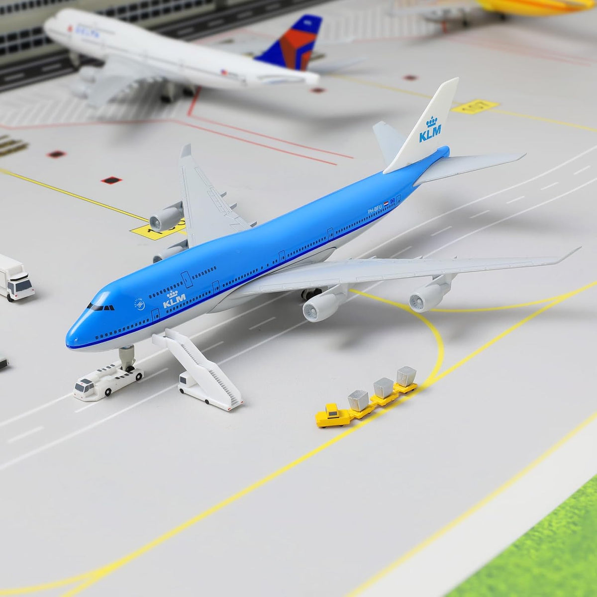 QIYUMOKE 1/300 KLM Boeing 747 Diecast Metal Model Aircraft with Stand