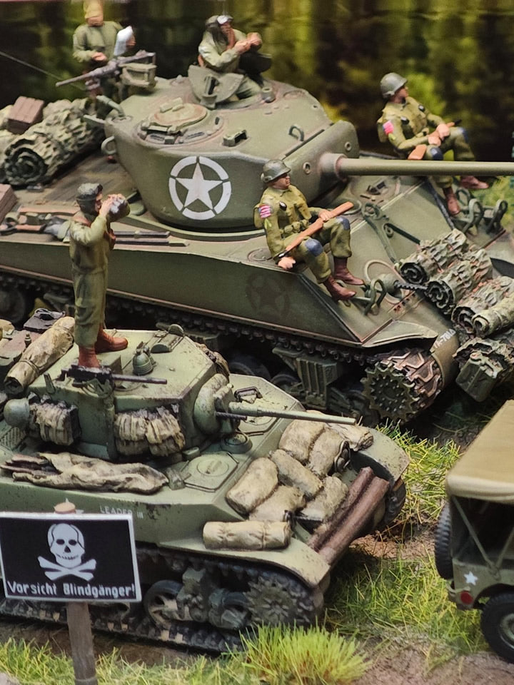 Diecast model|Airplane|Fighter|Car|Aircraft|Motorcycle|Tank